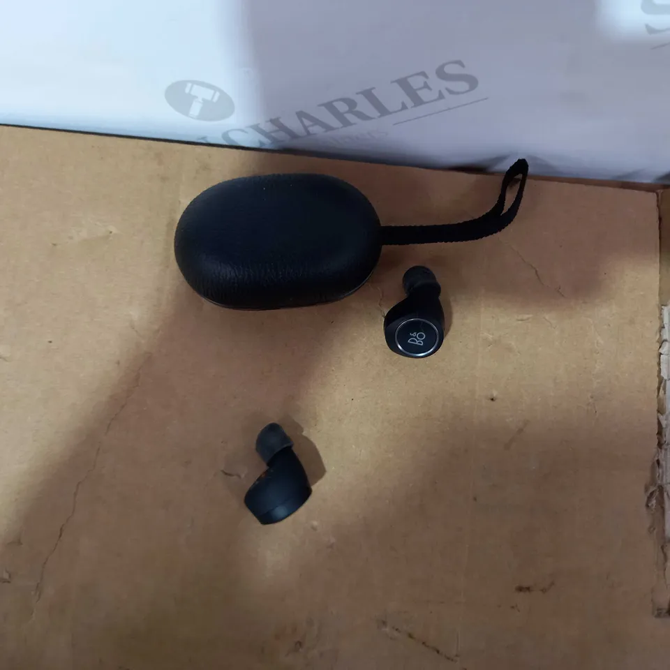 B&O E8 TRULY WIRELESS EARPHONES - BLACK