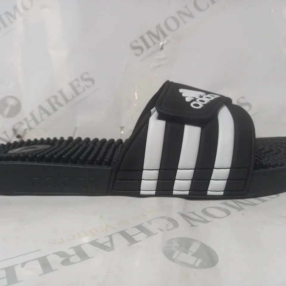PAIR OF ADIDAS ADISSAGE SLIDERS IN BLACK/WHITE UK SIZE 9