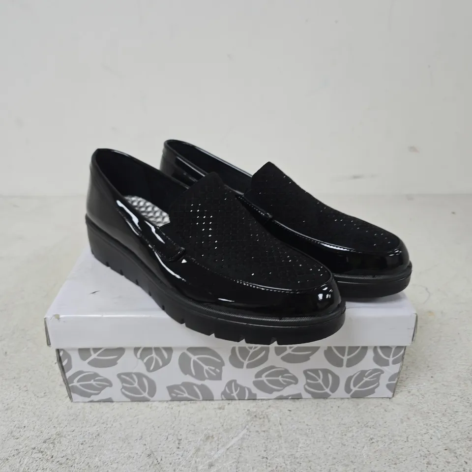 BARBARA BLACK PATENT SLIP-ON LOAFERS – UK 6 (SHOE TREE COMFORT)
