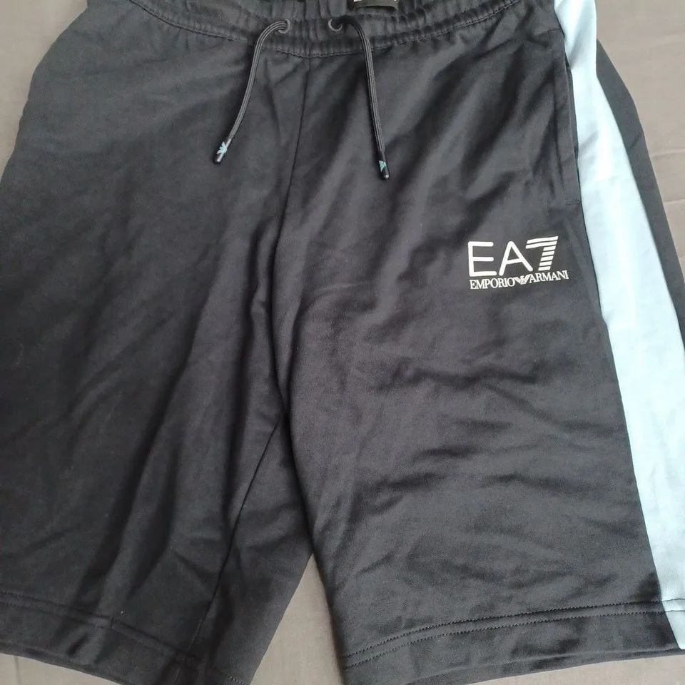 EMPORIO ARMANI SHORTS - EU M