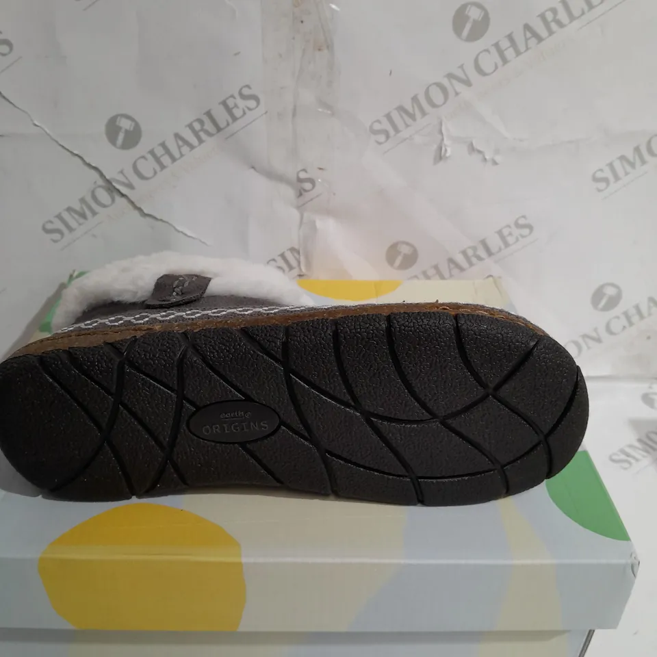 BOXED PAIR OF EARTH ORIGINS EMMALYN UK 6 GREY BRICK BOOTS 