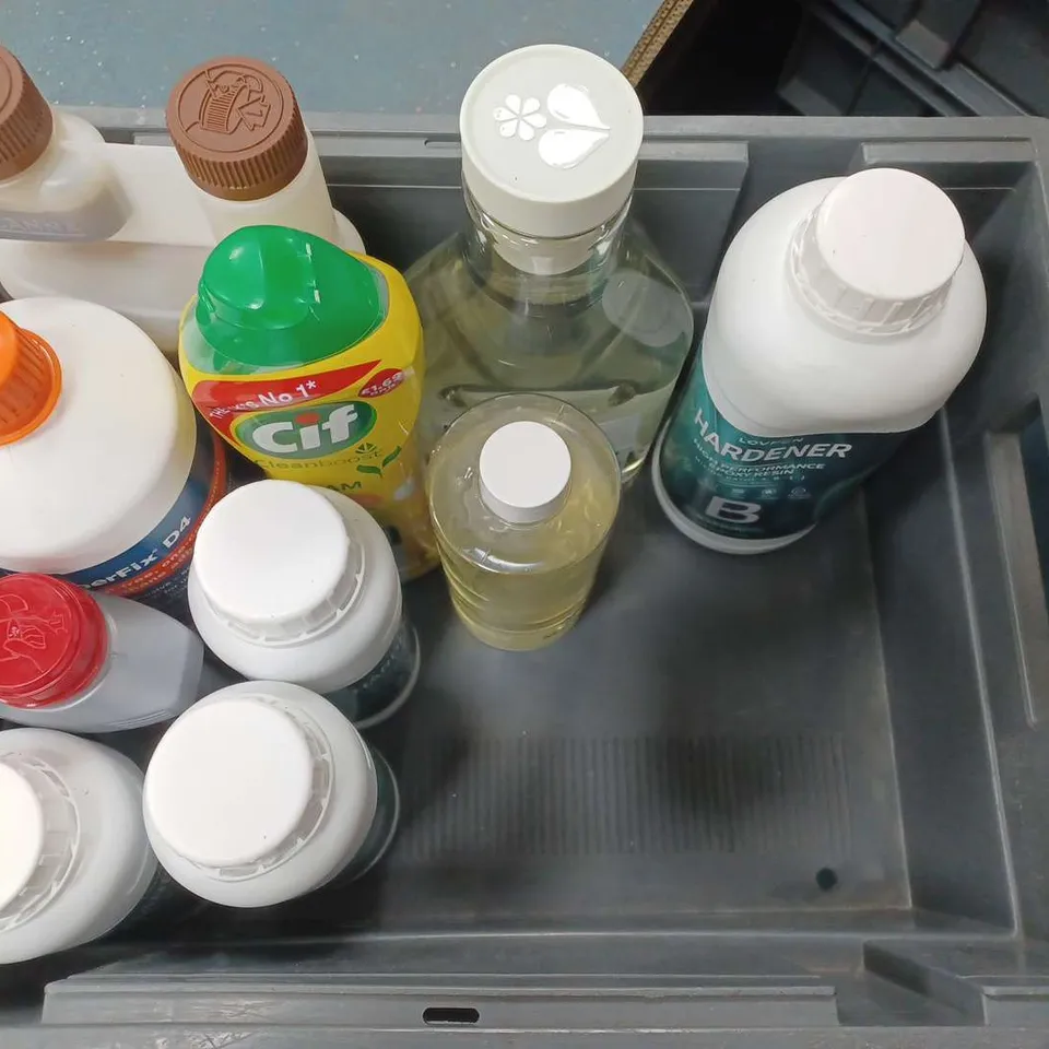 APPROXIMATELY 15 HOUSEHOLD AND CLEANING PRODUCTS TO INCLUDE LAUNDRY DETERGENT AND WOOD ADHESIVE