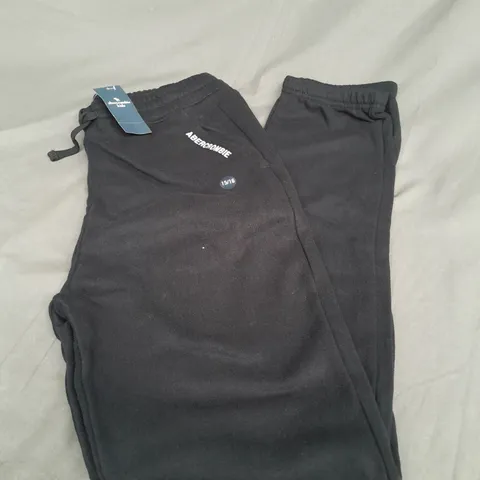 ABERCROMBIE KIDS SWEATPANTS IN BLACK SIZE 15/16