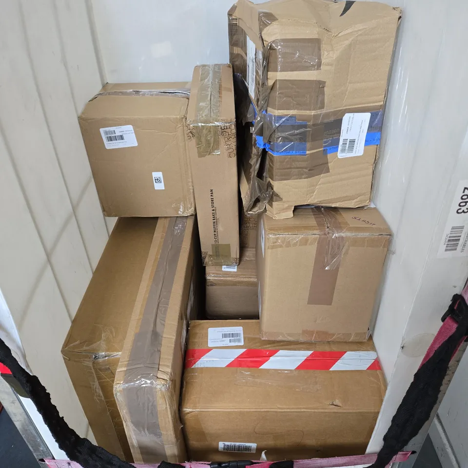 CAGE OF APPROXIMATELY 10 ASSORTED ITEMS TO INCLUDE - MIRROR, EGG COOKER, AND CANDLEBRA ETC. - COLLECTION ONLY 