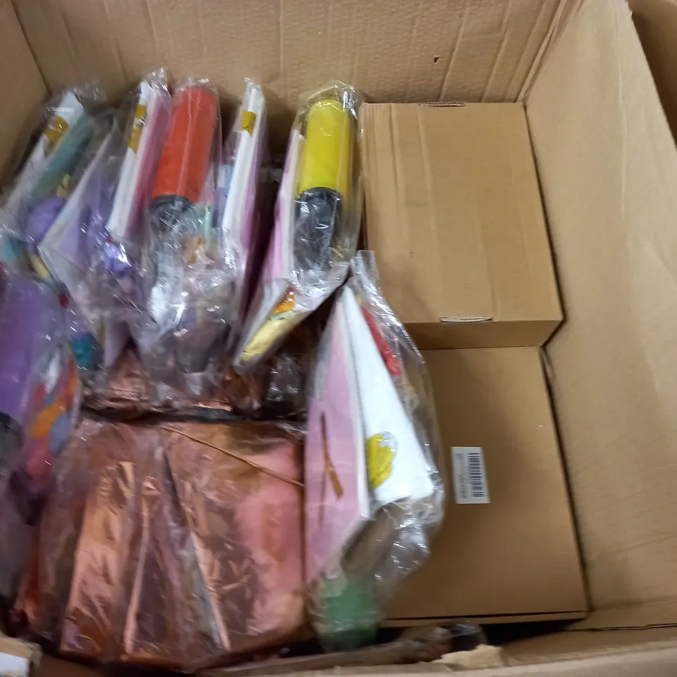 LARGE QUANTITY OF ASSORTED PARTY ITEMS TO INCLUDE BALLOON SETS AND JIGSAWS