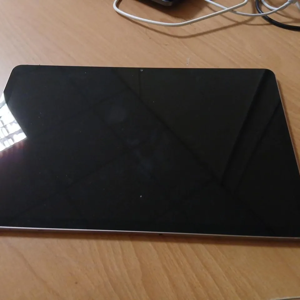 SAMSUNG GALAXY TABLET – SILVER 