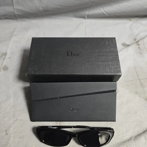 DIOR SUNGLASSES - BLACK CAT-EYE FRAME