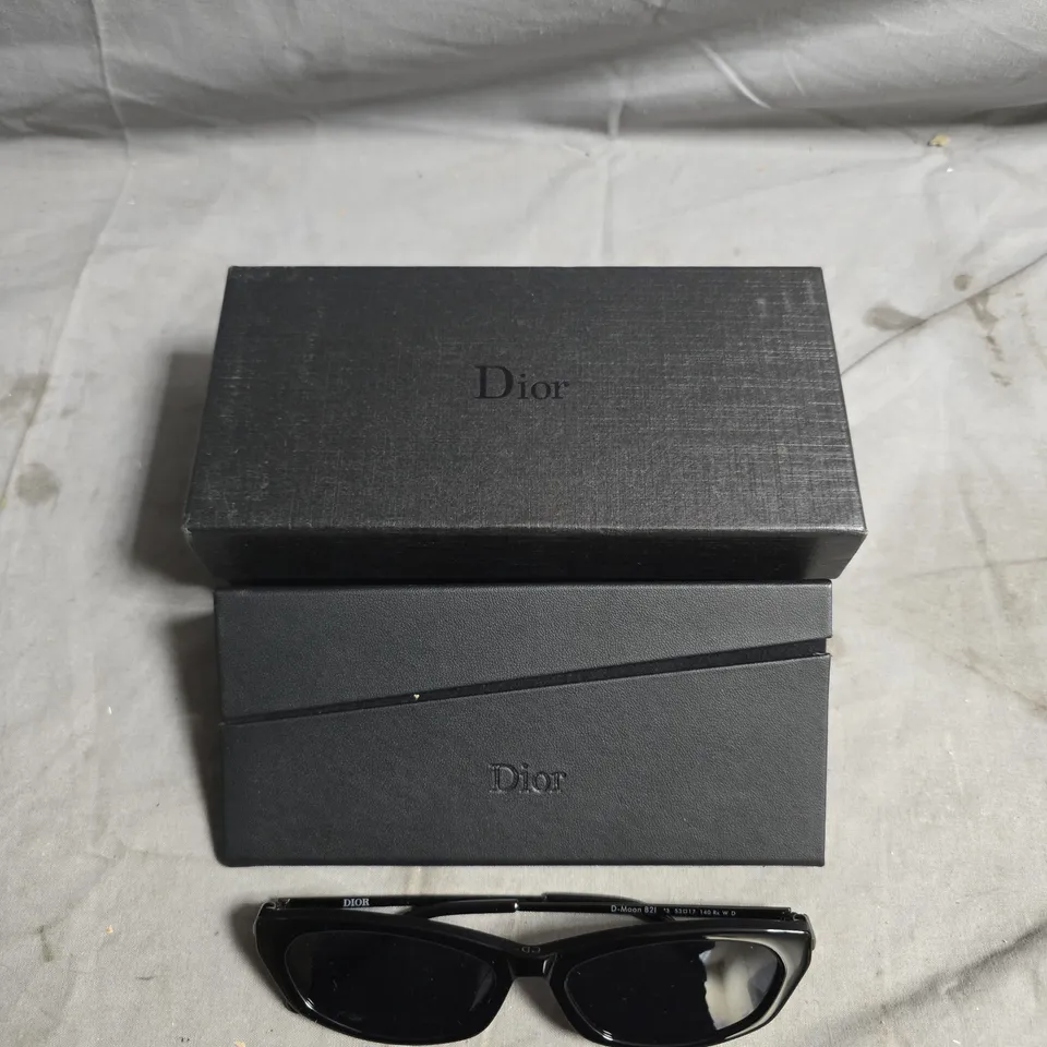 DIOR SUNGLASSES - BLACK CAT-EYE FRAME