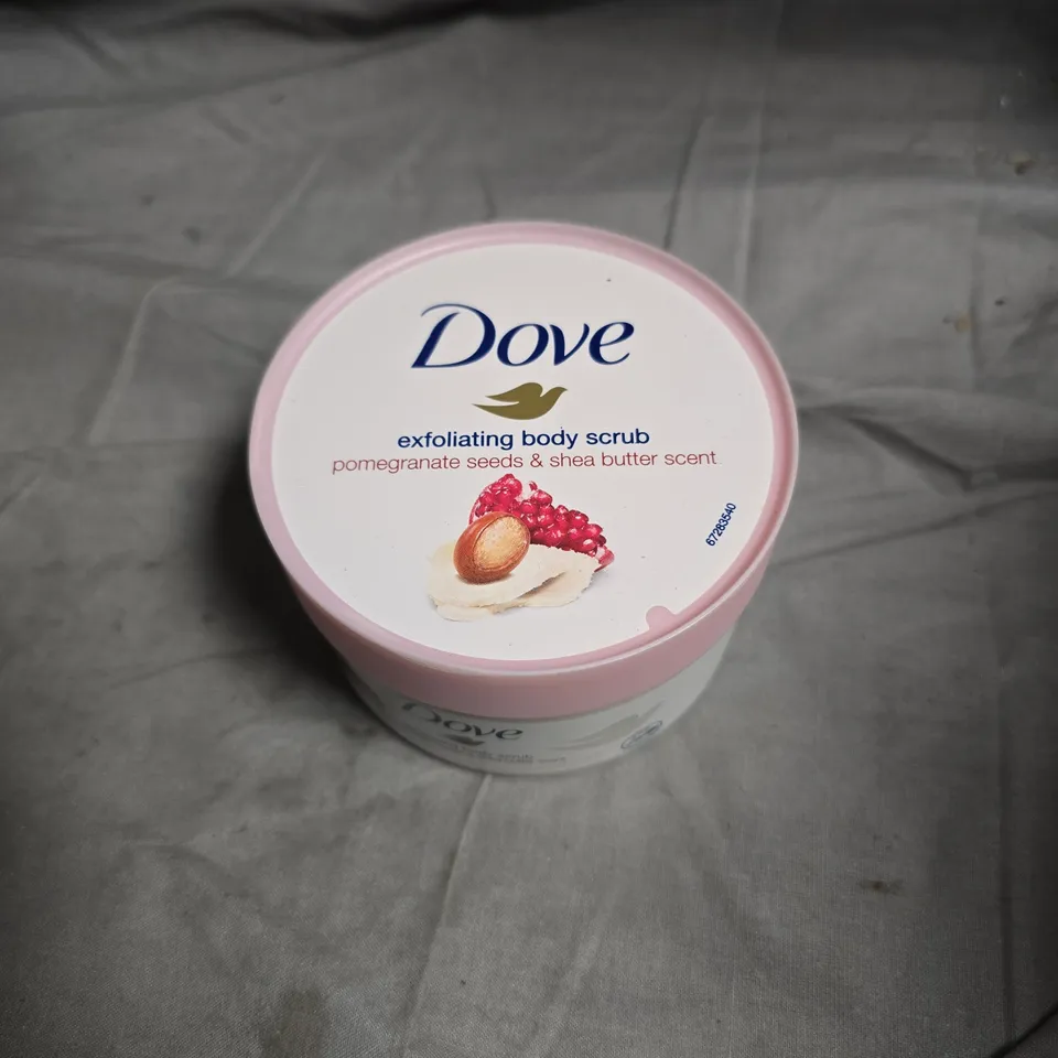 DOVE EXFOLIATING BODY SCRUB – POMEGRANATE SEEDS & SHEA BUTTER SCENT