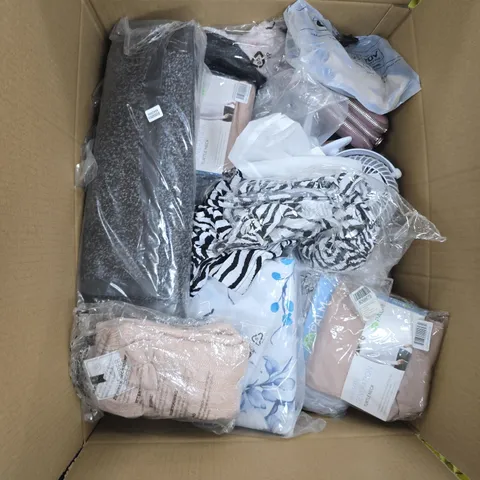 BOX OF APPROXIMATELY 20 ASSORTED ITEMS TO INCLUDE: BLACK LEATHER HANDBAG