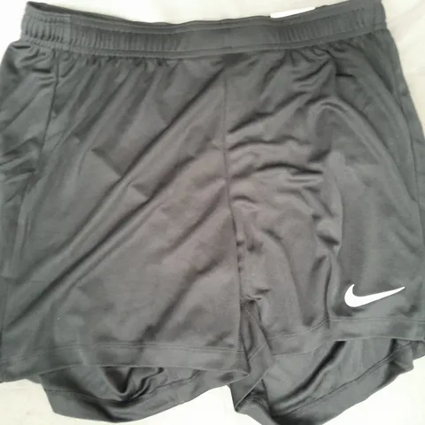 NIKE SHORTS IN BLACK SIZE MEDIUM