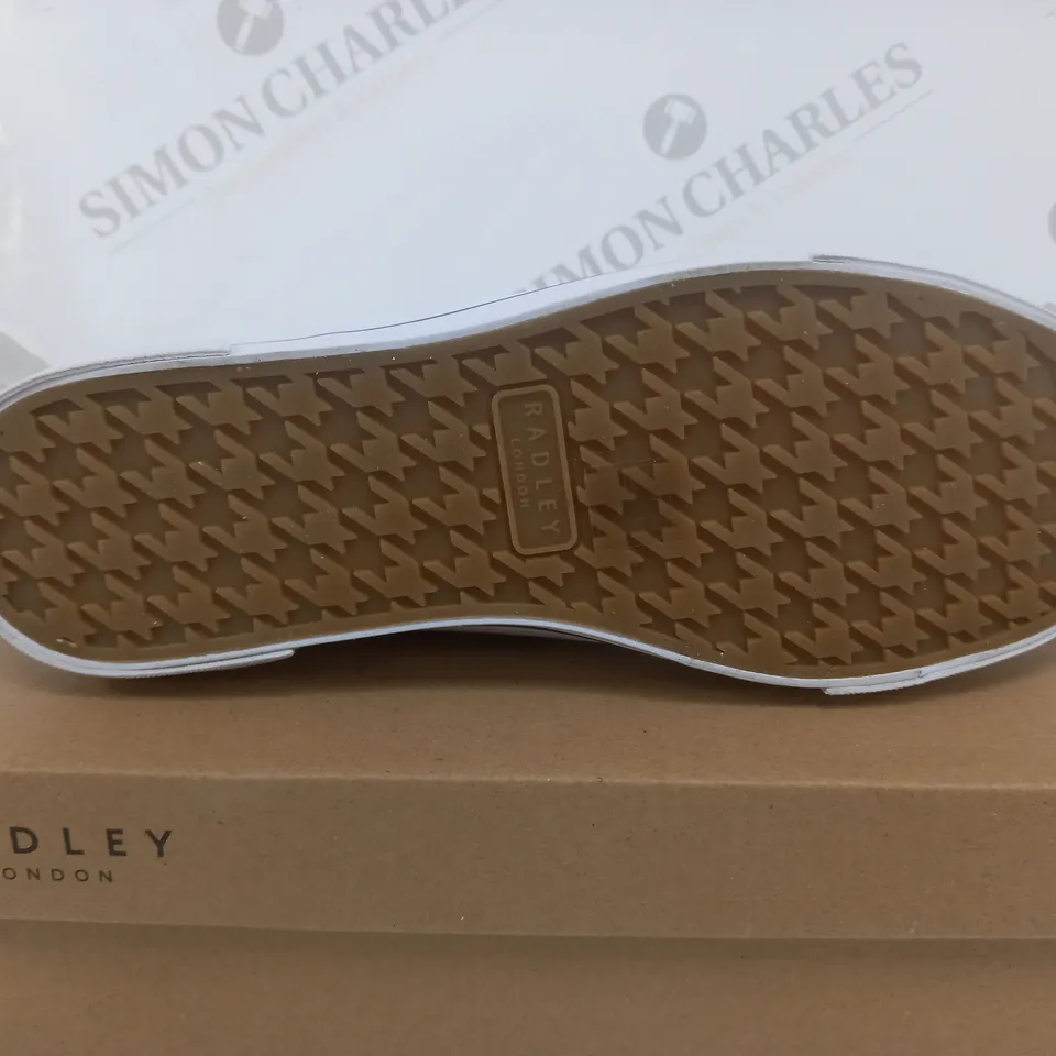 BOXED PAIR OF RADLEY LONDON CANVAS TRAINERS IN CREAM/NAVY UK SIZE 7