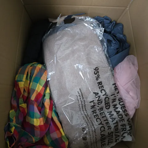 BOX OF APPROXIMATELY 20 ASSORTED CLOTHING ITEMS TO INCLUDE DRESS, TOPS, TROUSERS, ETC