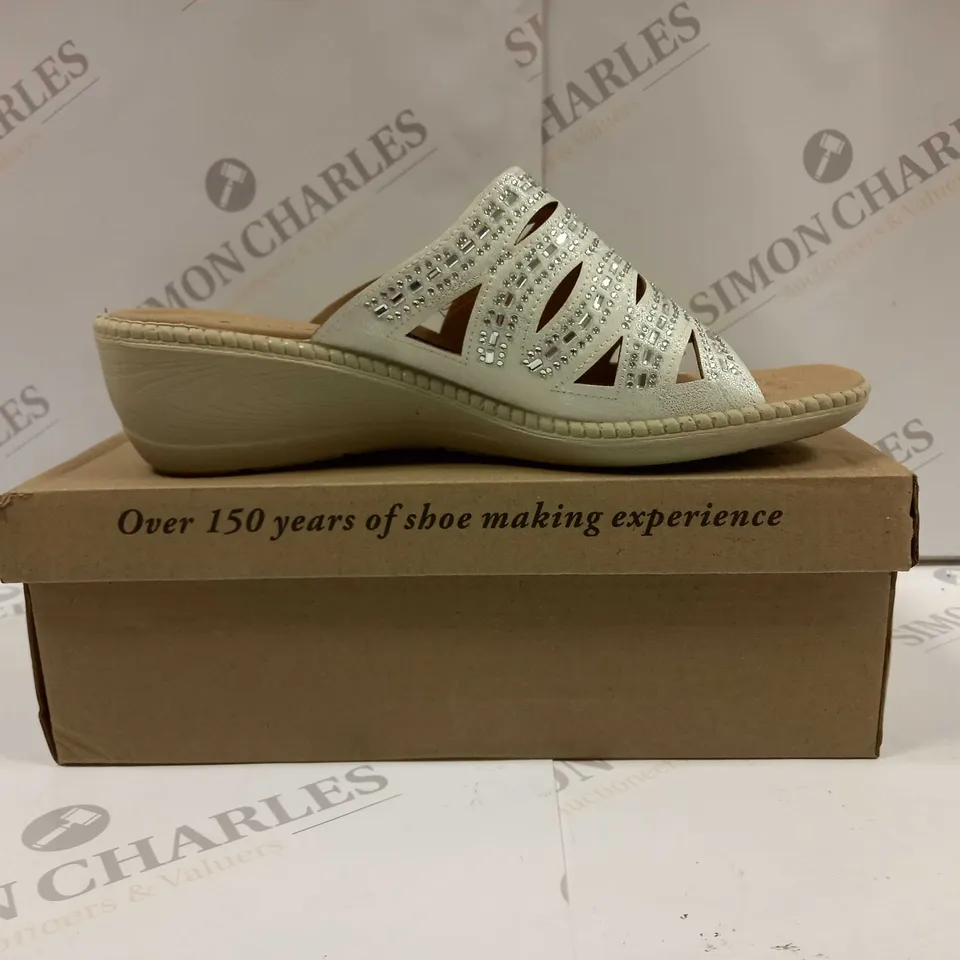 BOXED PAIR OF CUSHION WALK DIAMANTE MULES IN WHITE - SIZE 6