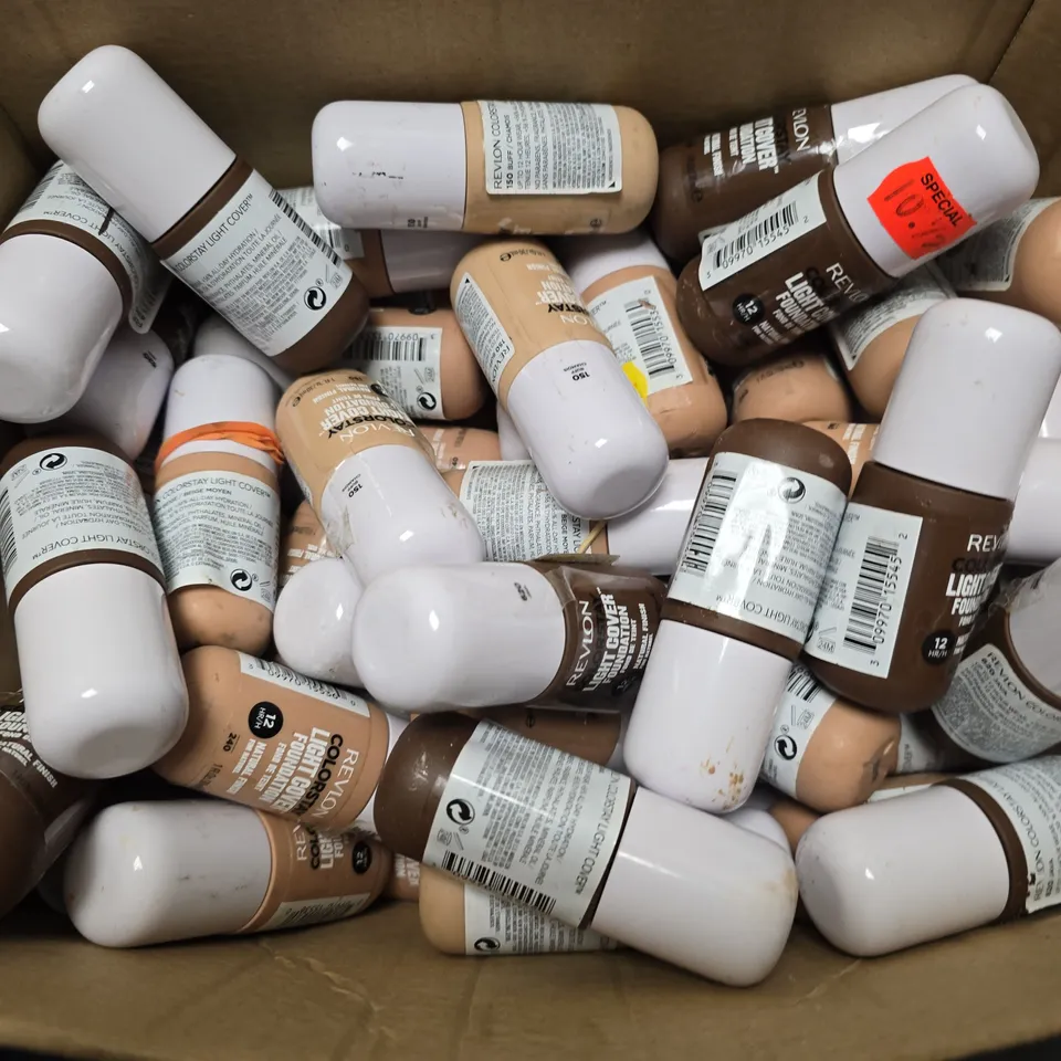 BOX OF APPROXIMATELY 40 REVLON COLOURSTAY LIGHT COVER 30ML FOUNDATIONS TO INCLUDE - 150 , 240 ,620