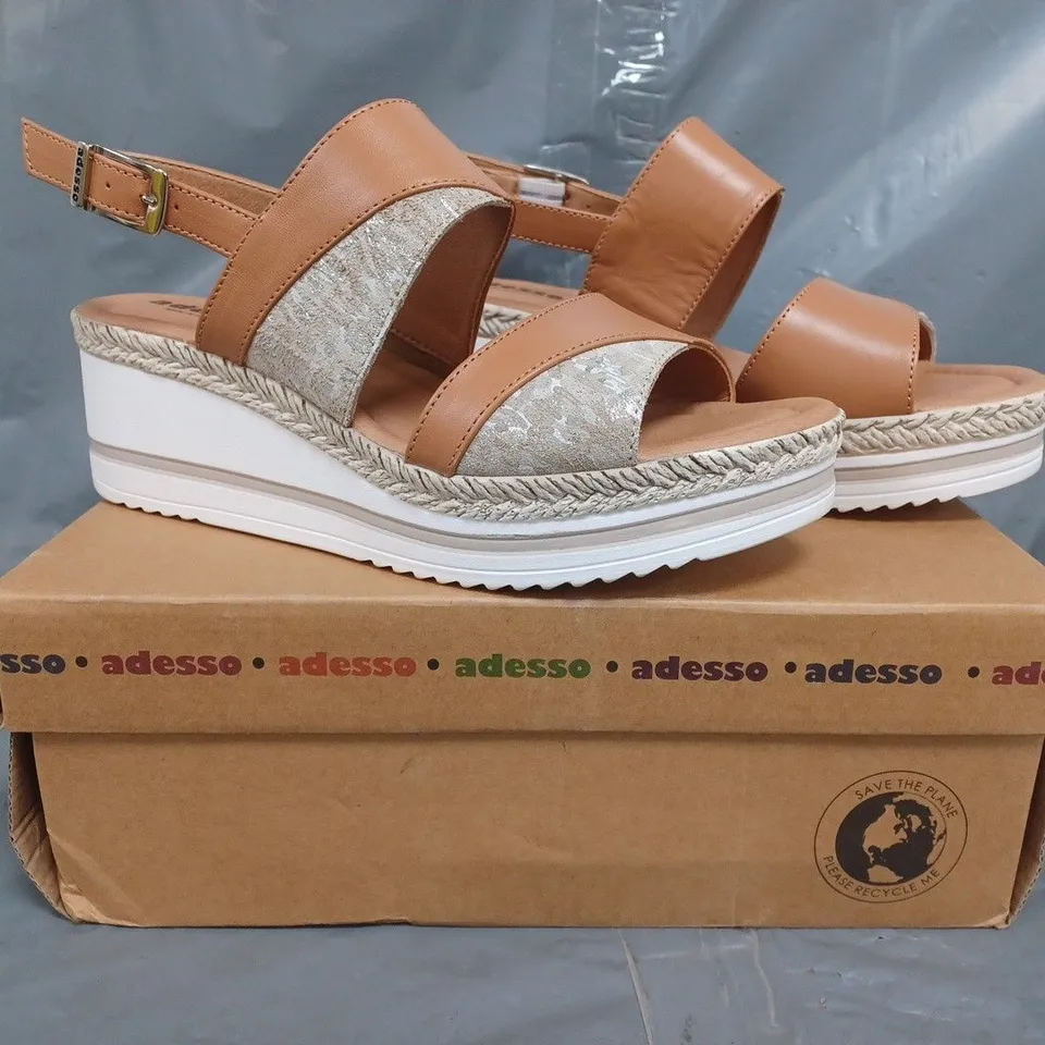 BOXED PAIR OF HUSH PUPPIES LEATHER TRAINERS IN SILVER SIZE 6