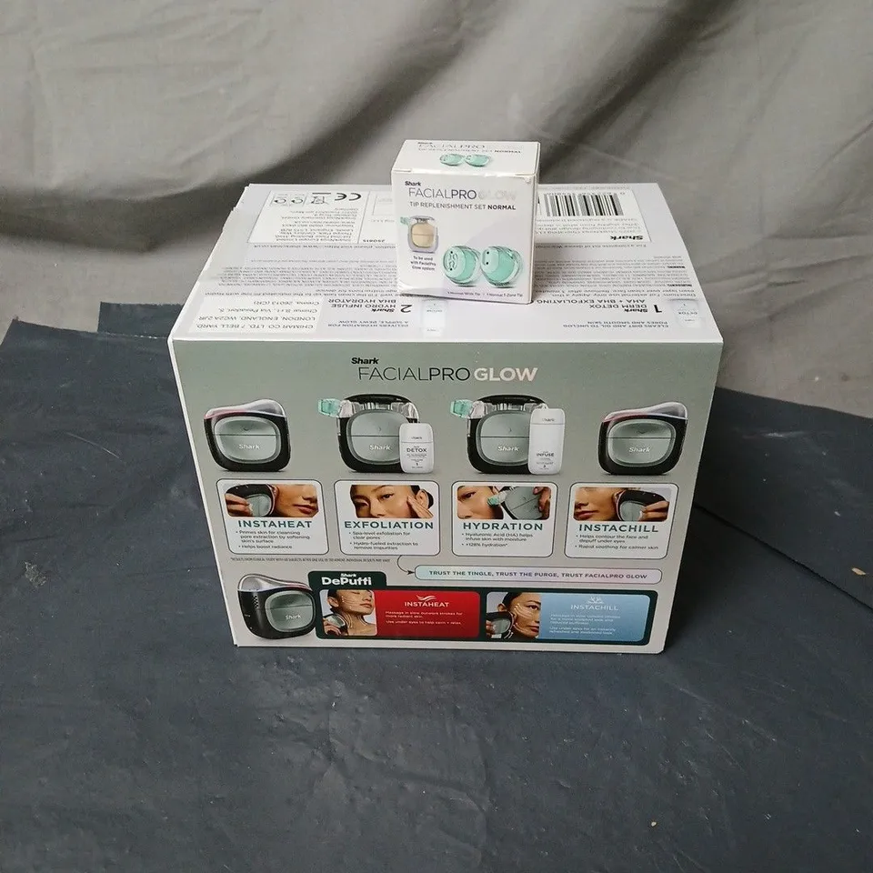 SHARK FACIAL PRO GLOW AND DEPUFFI BOXED