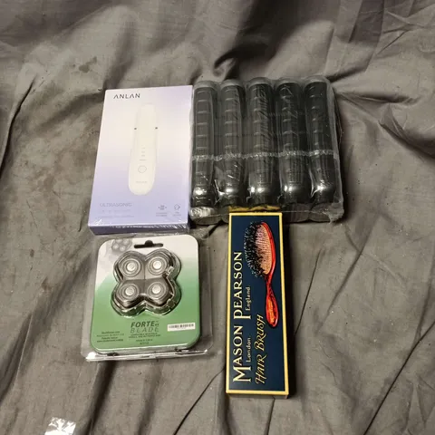 BOX OF APPROXIMATELY 15 ASSORTED COSMETIC ITEMS TO INCLUDE NIVEA SHOWER GEL PACK, FORTE BLADE REPLACEMENT, ULTRASONIC SKIN SCRUBBER, HAIR BRUSH ETC