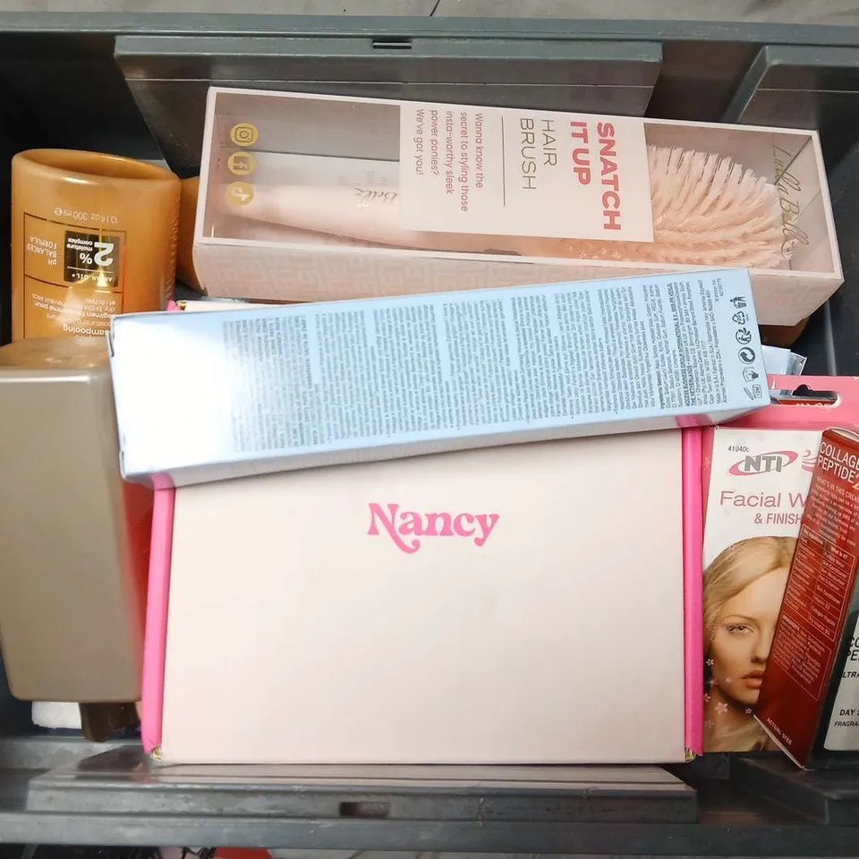 APPROXIMATELY 15 ASSORTED COSMETICS ITEMS TO INCLUDE SBATCH IT UP HAIRBRUSH, REDKEN SHAMPOO, ALL-DAY LIP STAIN, ETC