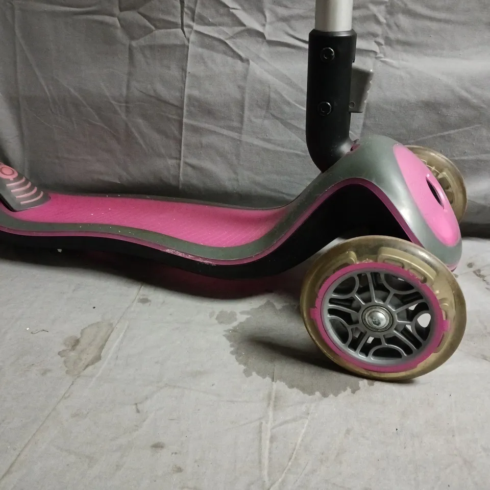 GLOBBER 3-WHEELED KID'S SCOOTER IN PINK