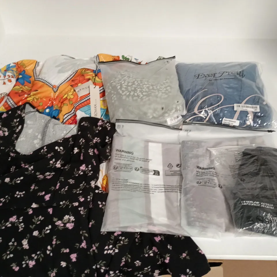 APPROXIMATELY 50 ASSORTED CLOTHING ITEMS IN VARIOUS SIZES, STYLES & COLOURS - COLLECTION ONLY