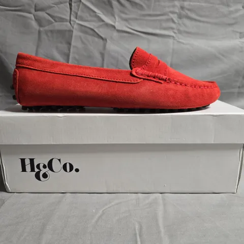 BOXED PAIR OF HUGS&CO PENNY LOAFERS IN RED SIZE UK 5
