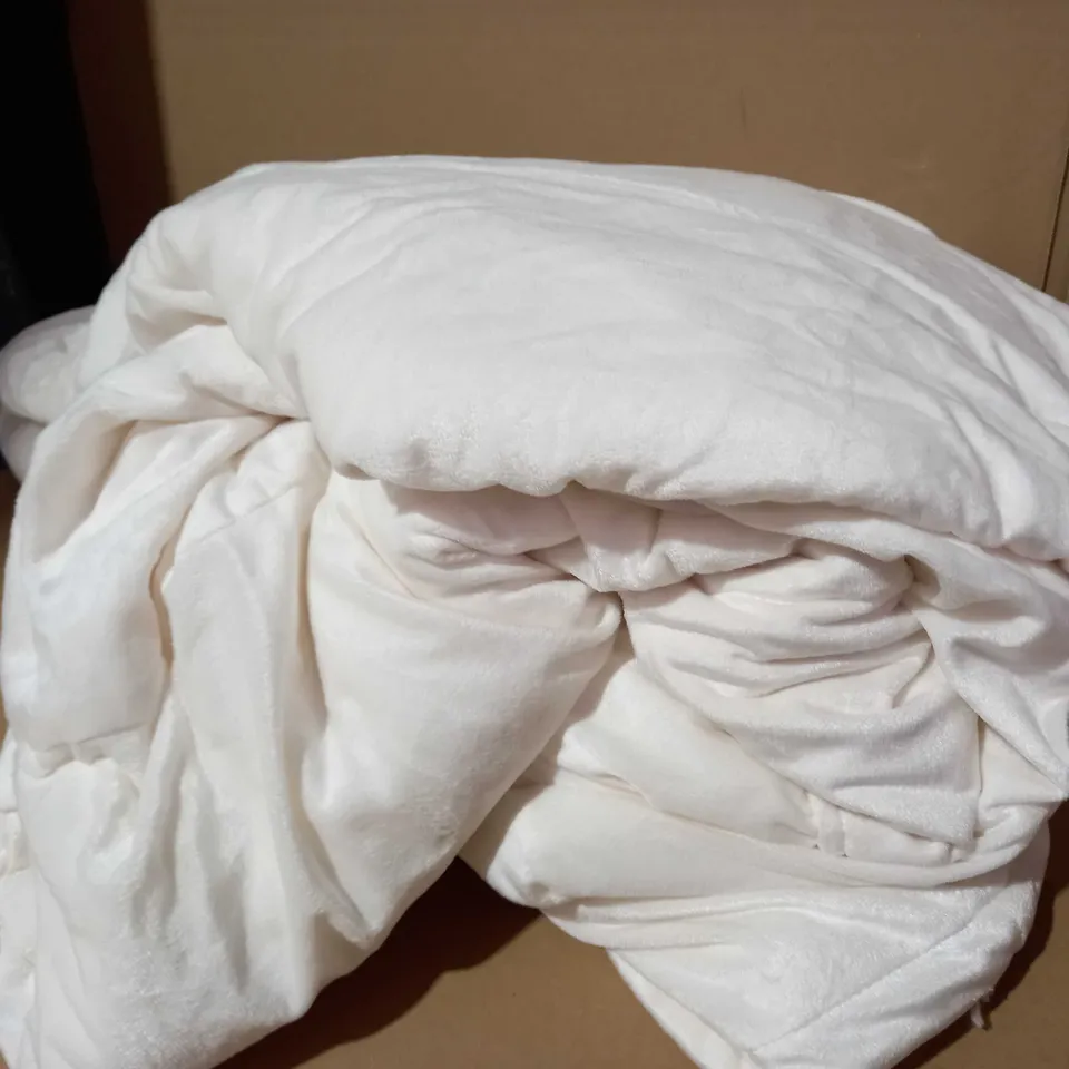 COZEE HOME THE COZEE SNUGSIE OVERSIZE HOODY BLANKET - IVORY ONE SIZE