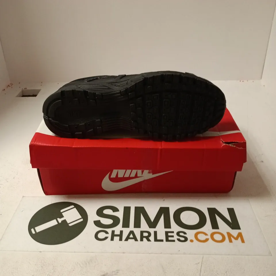 BOXED PAIR OF NIKE P-6000 TRAINERS IN BLACK - UK 8