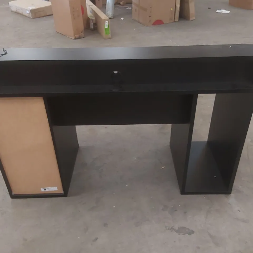 ADIV COMPUTER DESK
