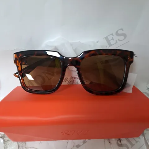 RWL SUNGLASSES WITH ORANGE CASE 