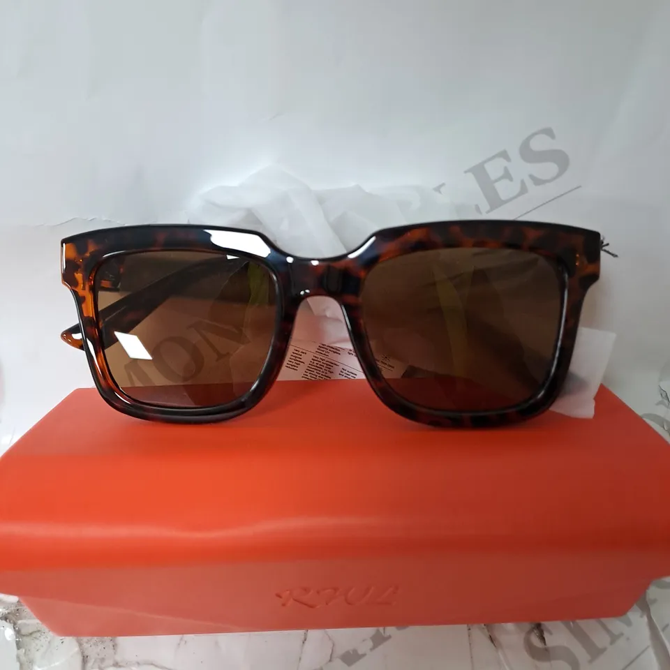 RWL SUNGLASSES WITH ORANGE CASE 