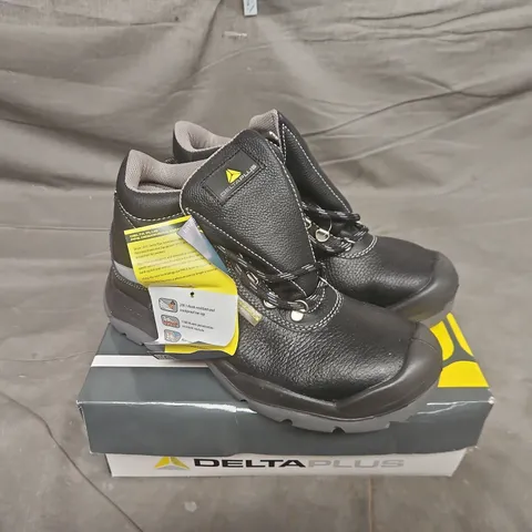 BOXED PAIR OF DELTAPLUS SAULT2 S3 SAFETY BOOTS IN BLACK - UK 6.5