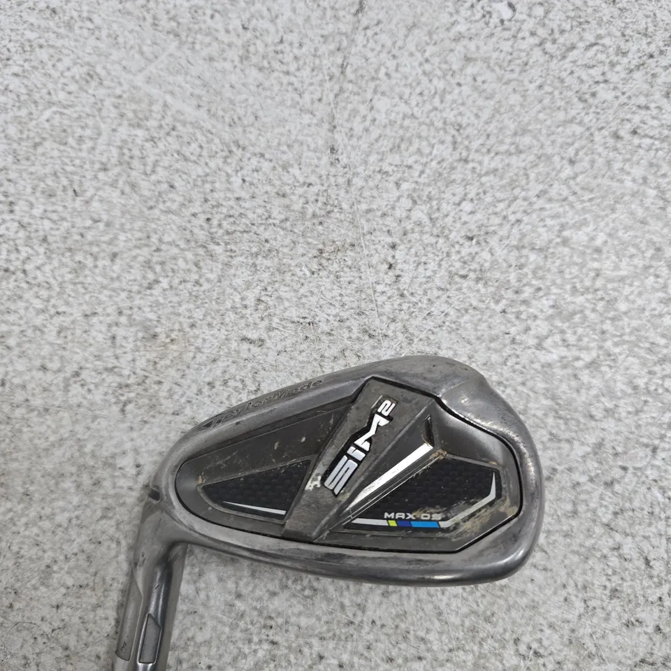 TAYLORMADE GOLF DRIVER WITH LAMKIN GRIP – CROSSLINE 360 DETAIL ON GRIP