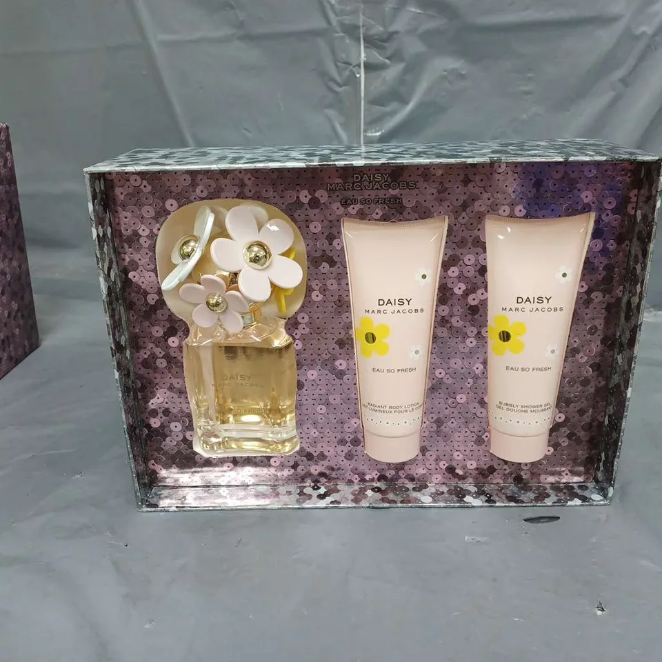 DAISY EAU SO FRESH MARC JACOBS GIFT SET