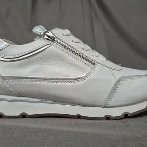 BOXED PAIR OF HOTTER SHOES IN WHITE UK SIZE 8