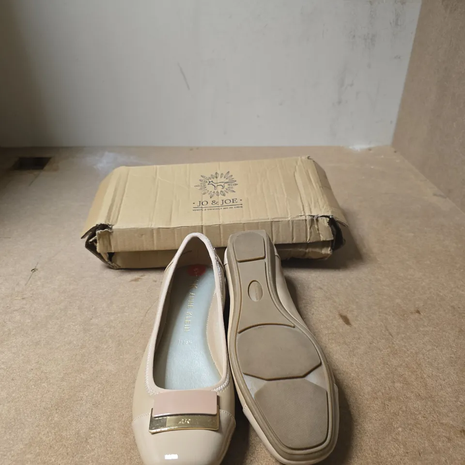 JO & JOE WOMEN’S BEIGE FLAT SHOES WITH PINK BUCKLE – BOXED - UK SIZE 5.5