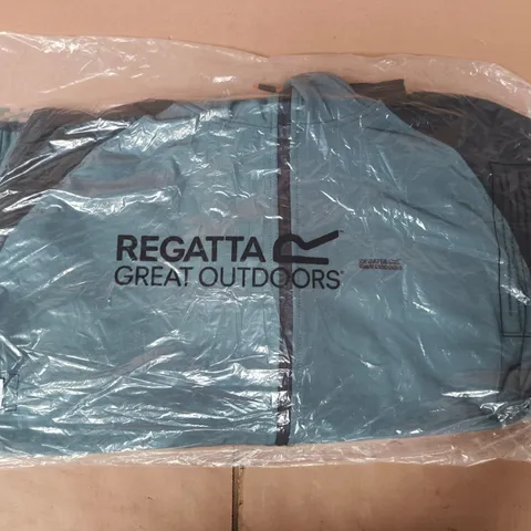 BAGGED REGATTA AREC III JACKET IN GREY/BLACK SIZE 3XL