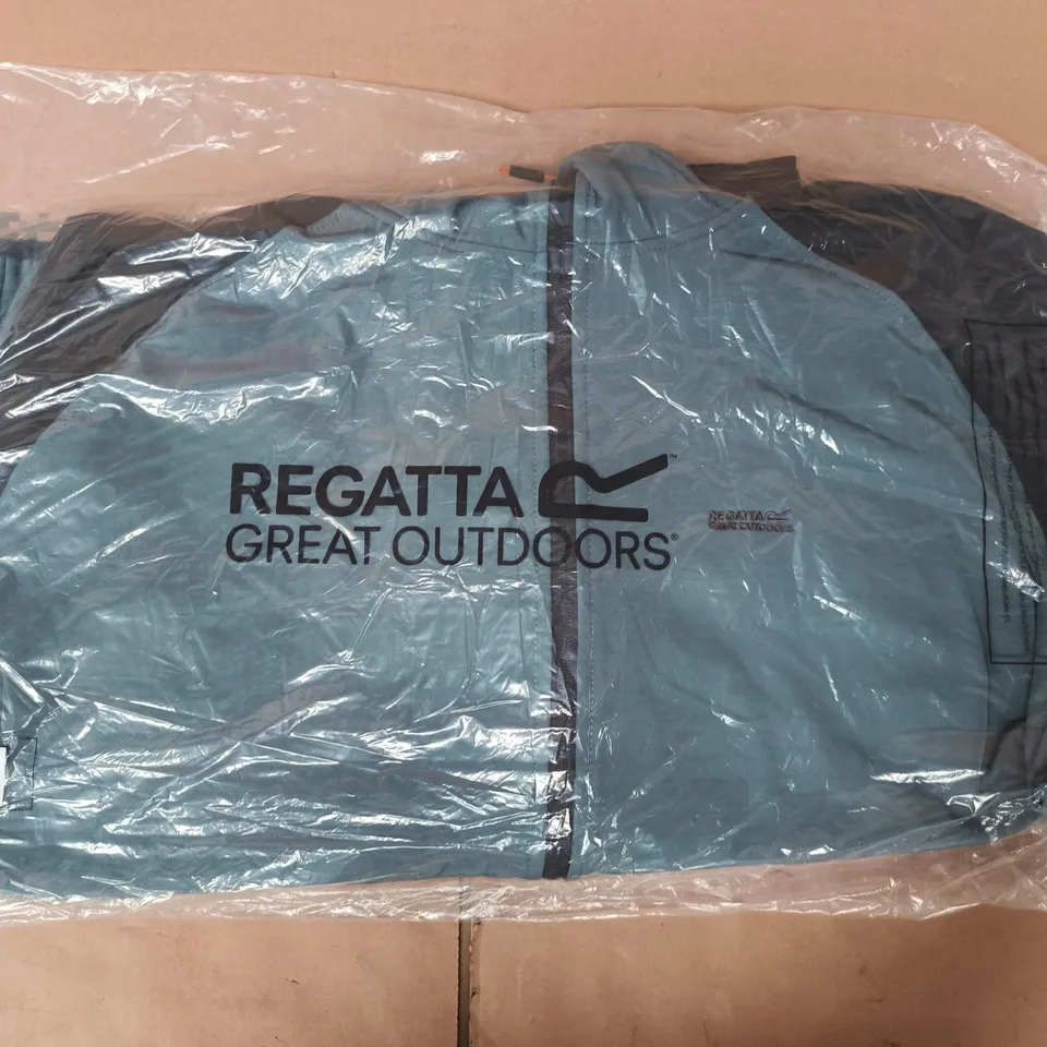 BAGGED REGATTA AREC III JACKET IN GREY/BLACK SIZE 3XL