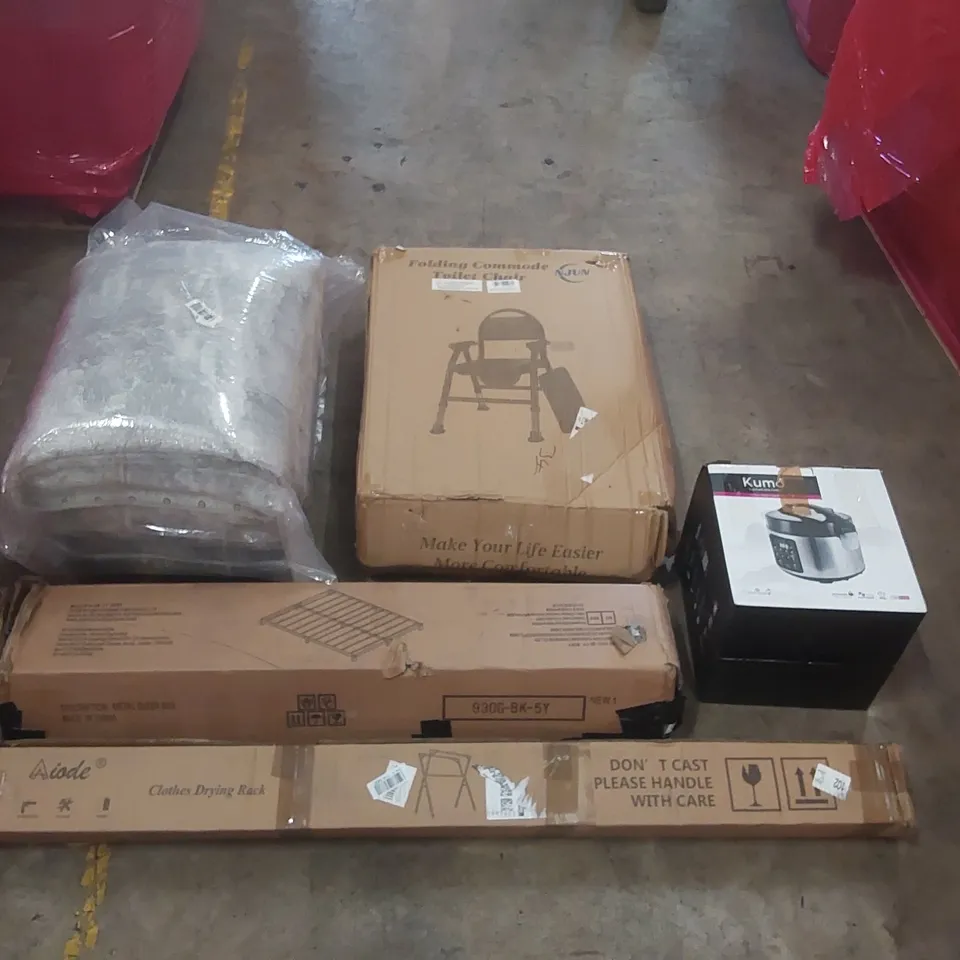 PALLET OF ASSORTED ITEMS INCLUDING: KUMO RICE COOKER, BED FRAME, CLOTHES DRYING RACK, LARGE RUG, FOLDING COMMODE TOILET CHAIR ECT