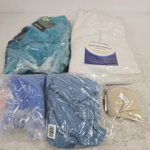 APPROXIMATELY 12 ASSORTED ITEMS TO INCLUDE LIVMORE TOWEL SET, REGATTA JACKETS, &MAISI CLOTHING ITEMS, ETC - COLLECTION ONLY
