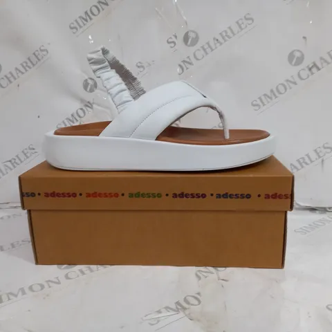 BOXED PAIR OF ADESSO LEATHER PLATFORM SANDALS IN WHITE SIZE 7