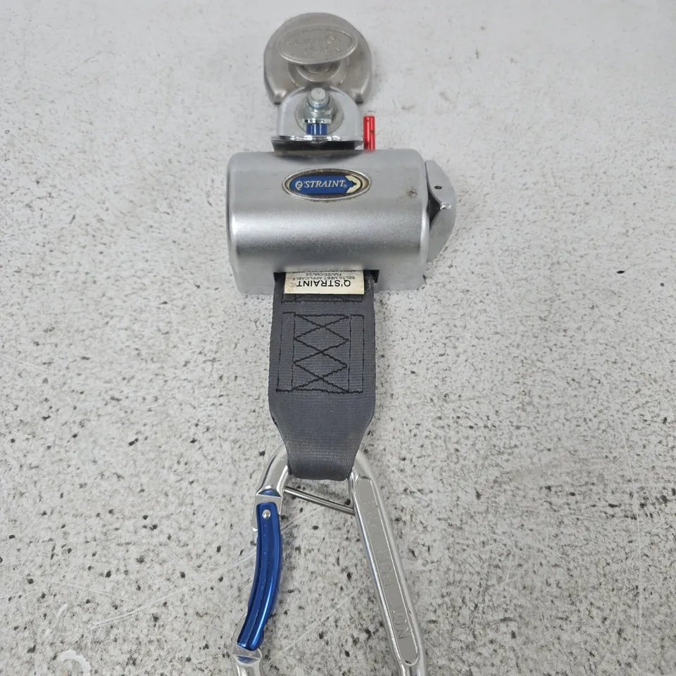 Q-STRAINT RETRACTOR DEVICE WITH WEBBING & CARABINER 