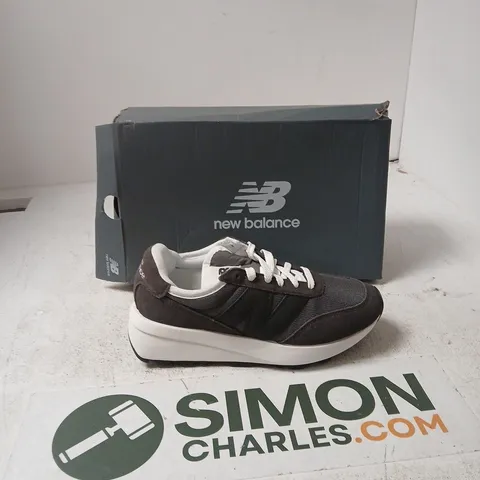 BOXED NEW BALANCE RUNNING SHOES – BLACK/GRAY, UK 5