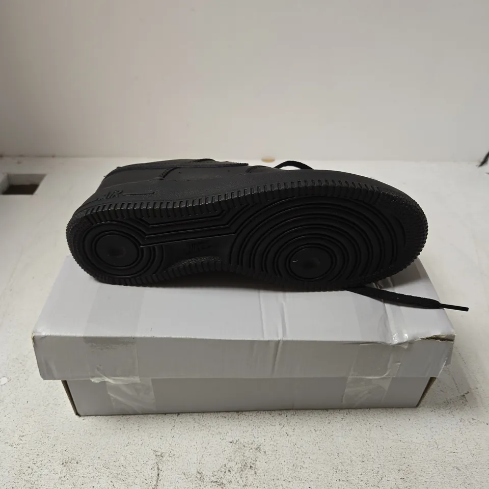 NIKE AIR FORCE 1 LE BLACK – UK 6