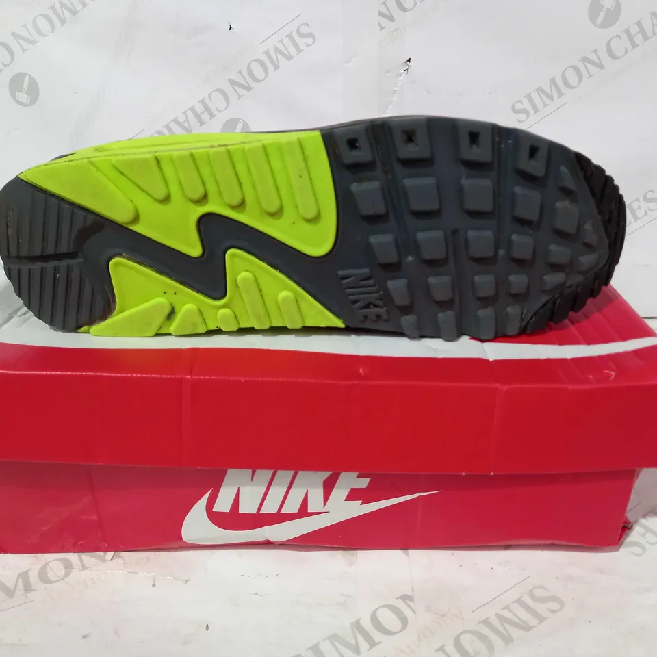 BOXED PAIR OF NIKE AIR MAX IN BLACK/NEON GREEN UK SIZE 9