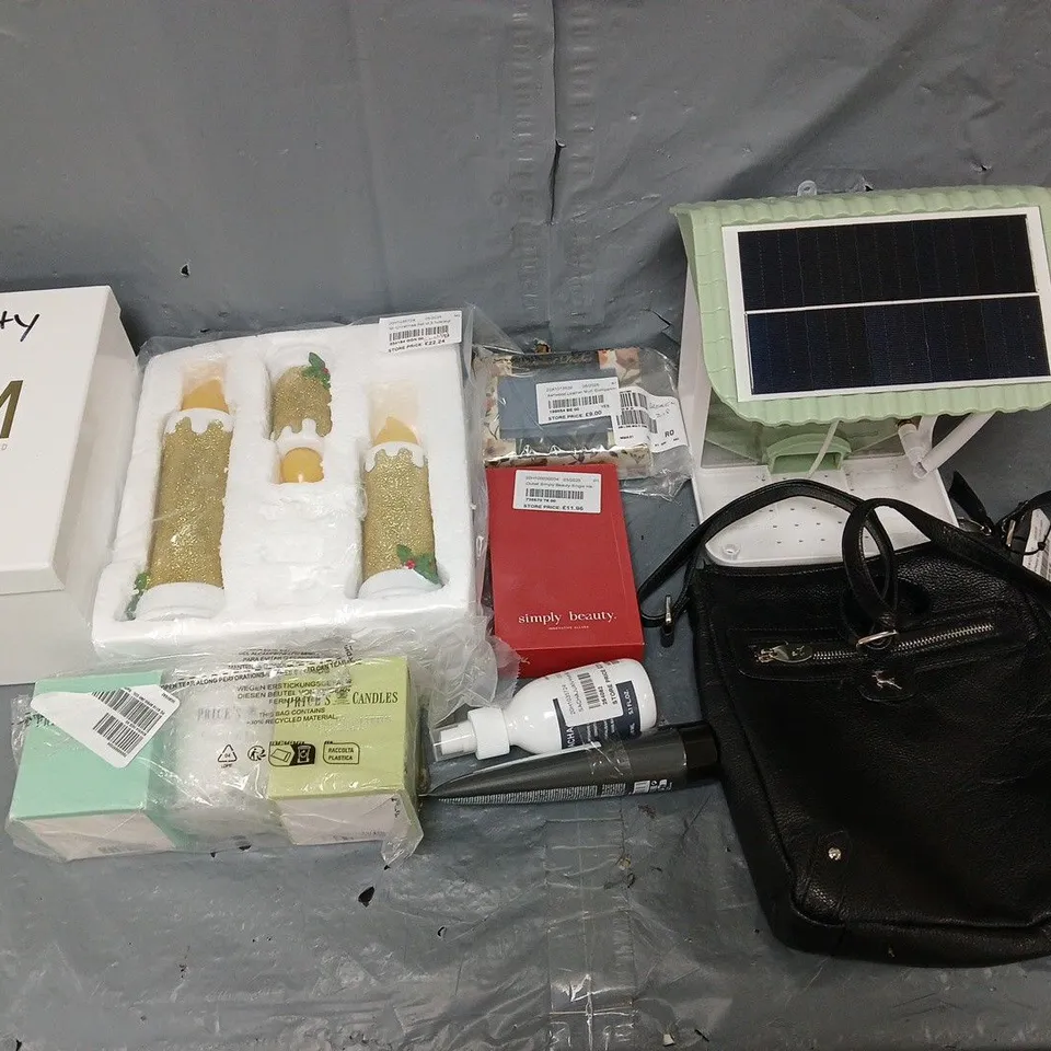 APPROXIMATELY 15 ASSORTED HOUSEHOLD GOODS TO INCLUDE CLOTHING, BAGS, AND CANDLES ETC. 
