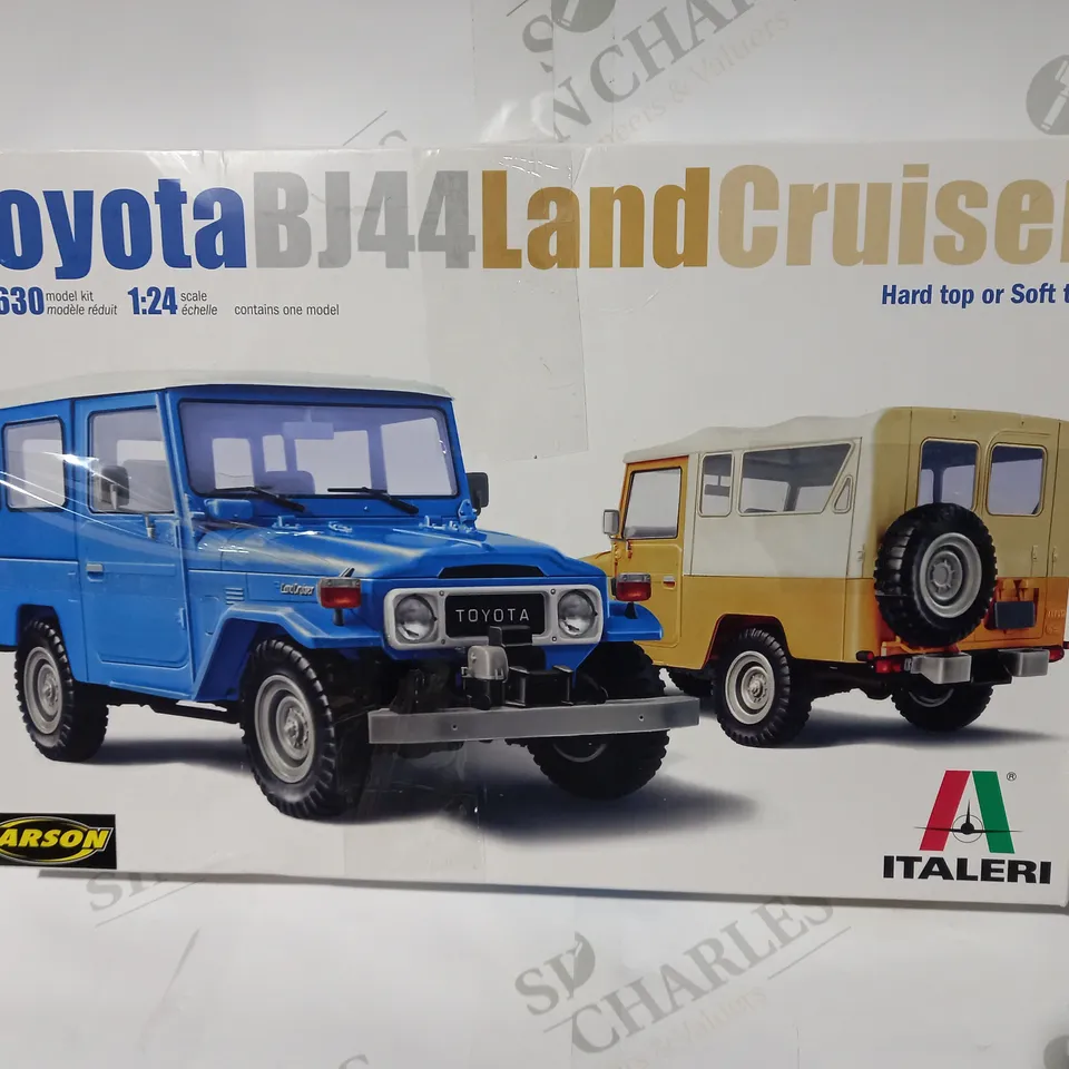 ITALERI TOYOTA BJ44 LAND CRUISER 1:24 SCALE MODEL KIT