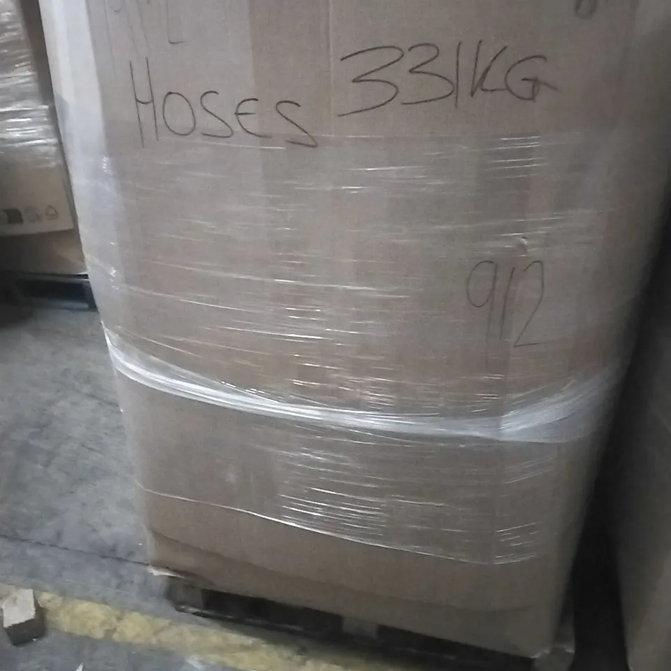 A PALLET CONTAINING A LARGE QUANTITY OF ASSORTED GARDEN HOSES, SWIMMING PRODUCTS ETC