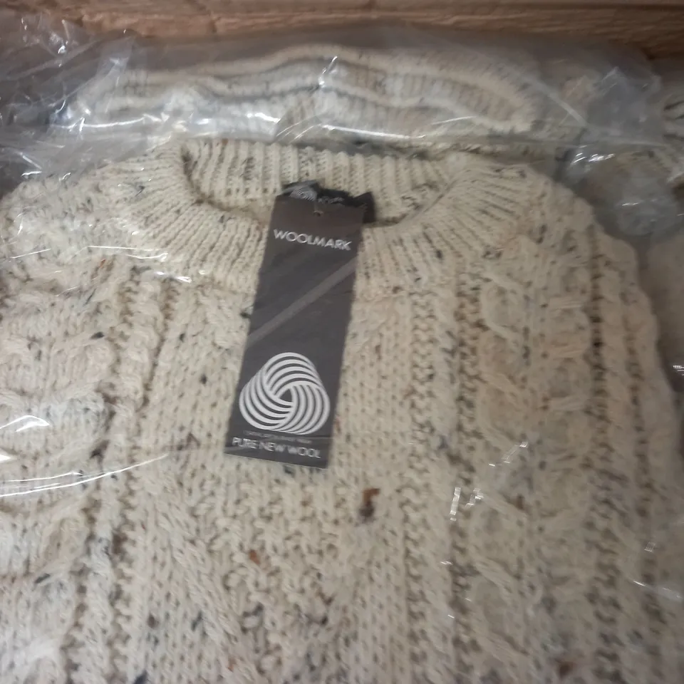 LOT OF APPROXIMATELY 10 AS NEW PURE NEW WOOL KNITTED CREW JUMPERS IN ECRU - ALL M