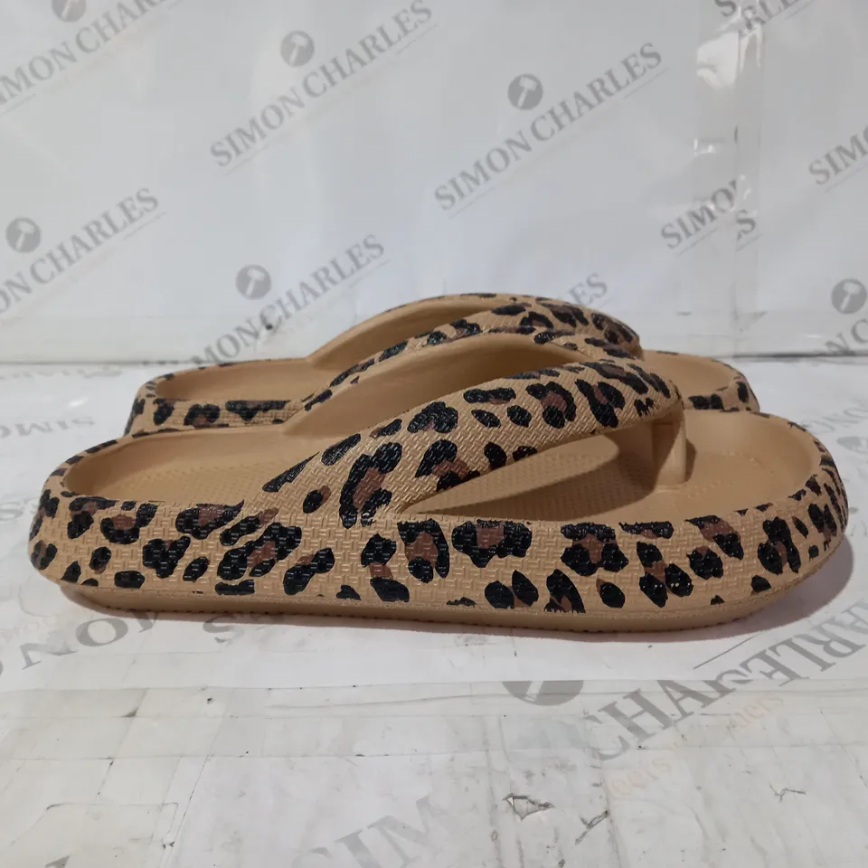 TAN LEOPARD PRINT PLASTIC SLIPPERS SIZE 44